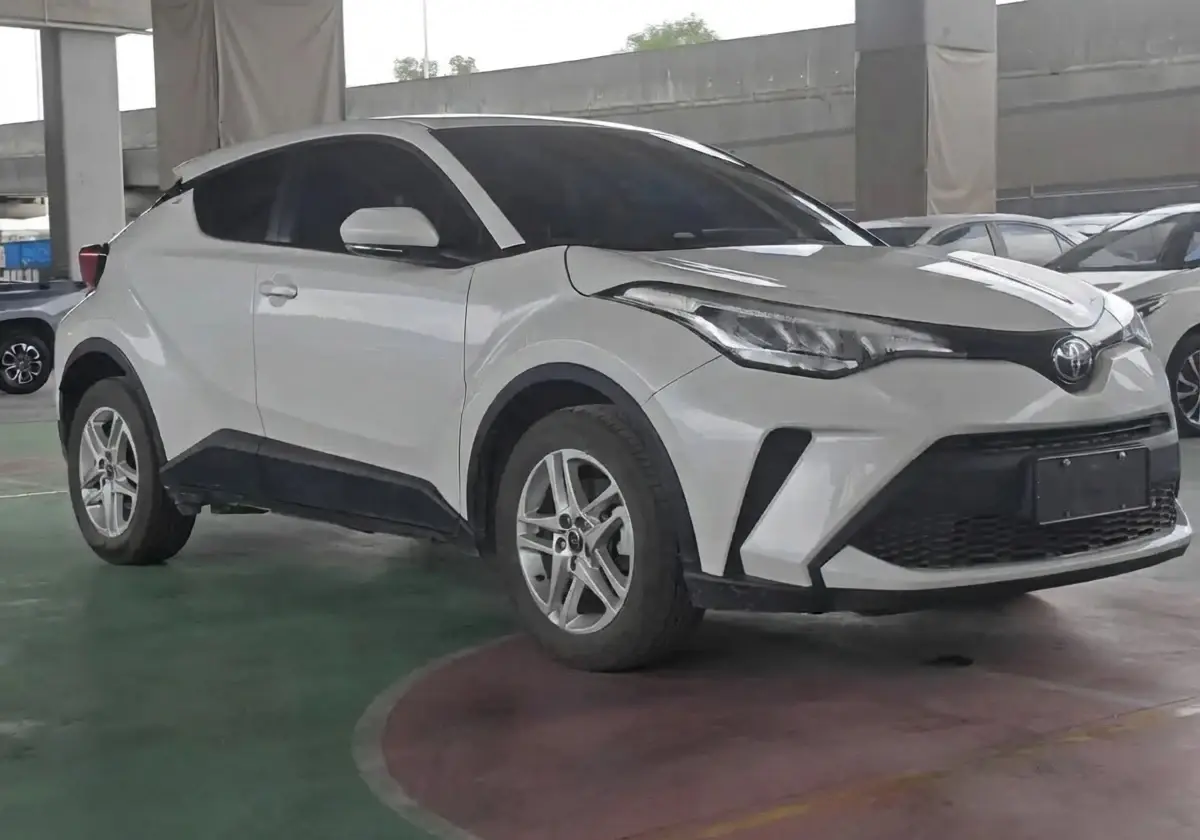 Toyota C-HR 2.0L SUV, 2023