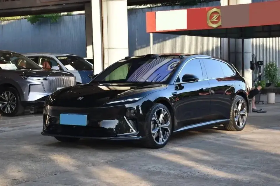 NIO ET5T Familiar, 2024